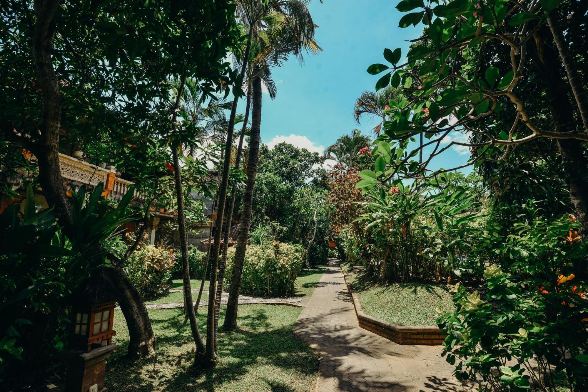 Three Brothers Bungalows & Villas Legian Dış mekan fotoğraf